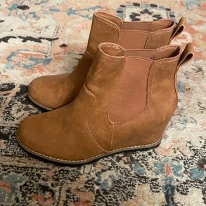 Target Universal Thread booties